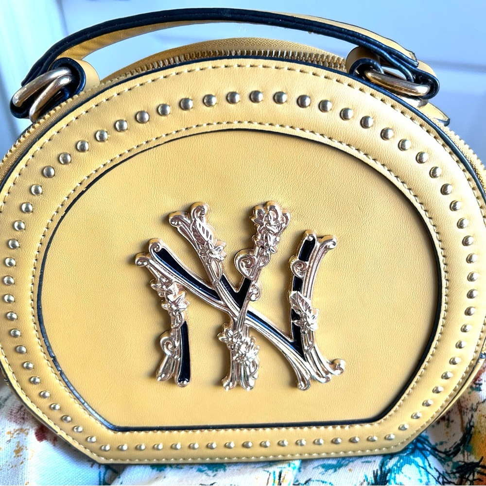 Women's Fashion NY Crossbody Handbag NWOT